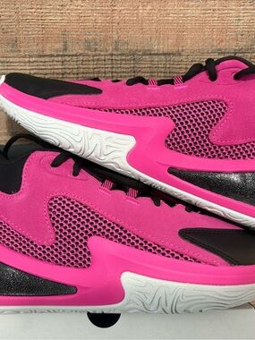 Women’s or men’s STEPH CURRY Hot Pink Athletic Sneakers - UnDER armour